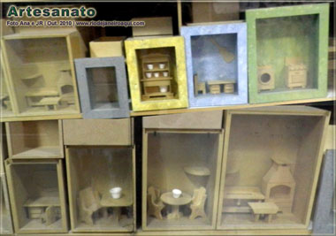 Miniatura artesanal de móveis e pequenos ambientes feitos em mdf e madeira