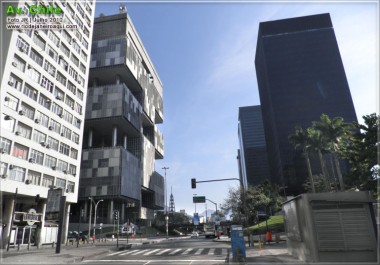 Avenida Chile vista da esquina com Largo da Carioca