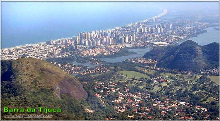 Vista da Barra Tijuca | Lagoas, algumas montanhas, extensa faixa de mar compõem o cenário