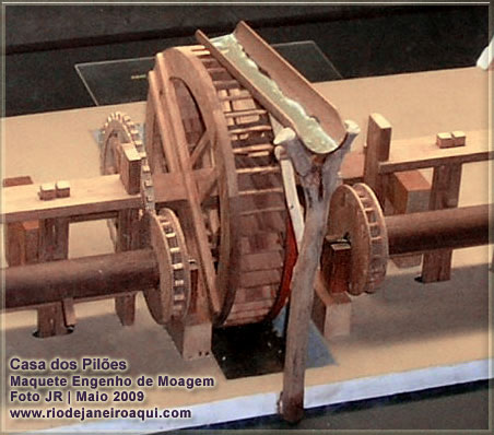 Roda dágua do engenho de moagem da antiga fábrica de pólvora