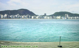 Mar e orla de Copacabana vistos do Forte