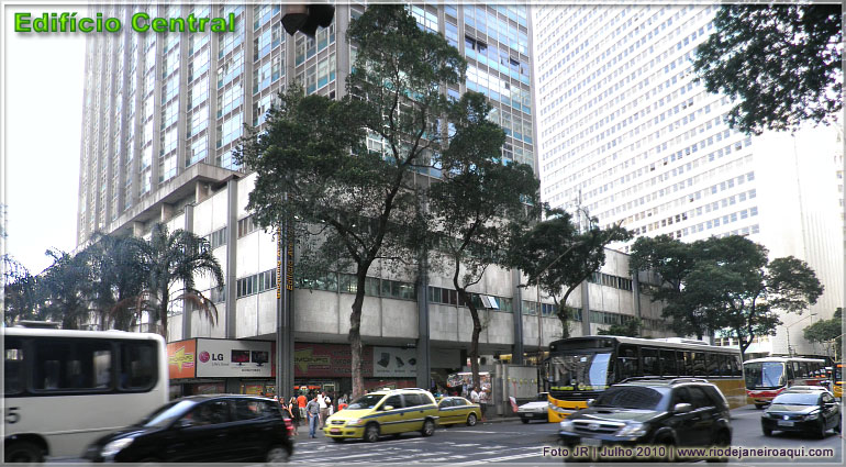 Edifício Central | Vista da fachada para Av. Rio Branco num movimentado dia de semana
