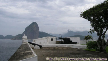 Poderoso canhão do rearmamento de 1872 | Fortaleza de Santa Cruz