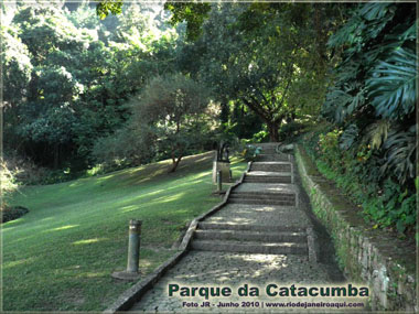Parque da Catacumba | Gramado e árvores