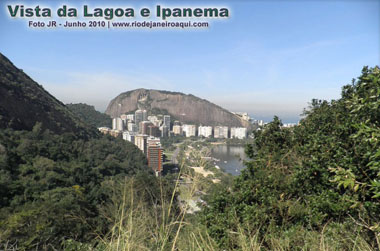 Parte da Lagoa Rodrigo de Freitas vista do Mirante do Sacopã, onde Ipanema aparece ao fundo