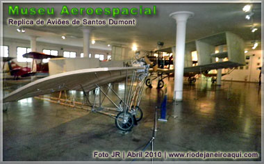 R�plicas de avi�es de Santos Dumont no Museu Aeroespacial