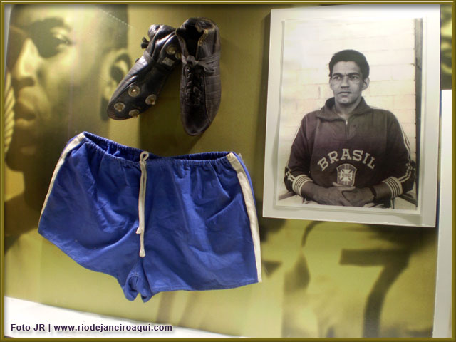 Chuteiras e calção que pertenceram a Mané Garrincha