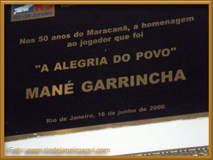 Placa comemorativa dos 50 anos do Maracanã homenageia também Mané Garrincha