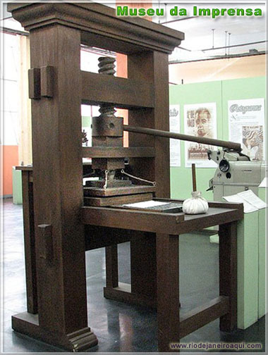 Réplica em tamanho natural da prensa de Gutemberg, equipamento inventado no século 15