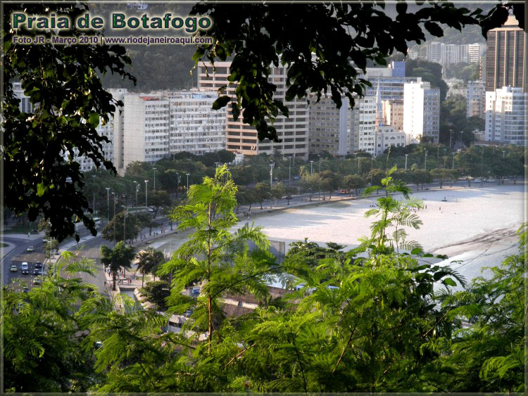 Praia de Botafogo próxima à entrada do tunel do Pasmado