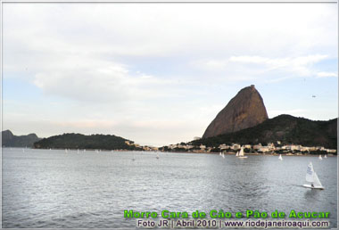 Baía de Guanabara, Morro Cara de Cão e Pão de Açucar visto do Monumento à Estácio de Sá