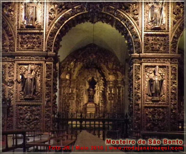 Talhas ou entalhadura barroca no interior da Igreja do Mosteiro de São Bento