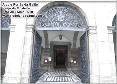 Arco e portão da galilé da Igreja do Mosteiro de São Bento