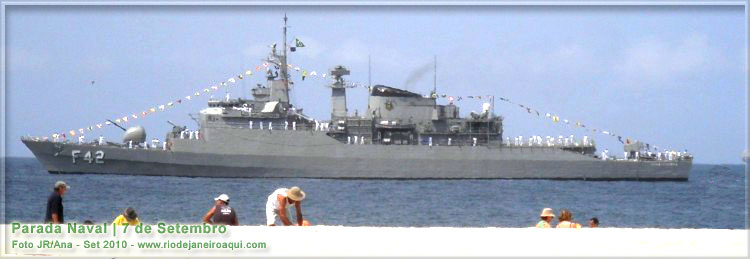 Navio de guerra da Marinha Brasileira - Parada naval - Fragata Constituição F42