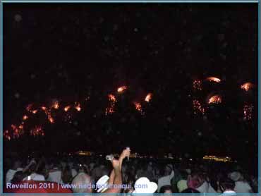 Passagem de Ano Novo no Rio de Janeiro em Copacabana | Queima de fogos diante dos espectadores