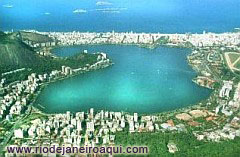 Lagoa Rodrigo de Freitas - Calçadas amplas para passeios e caminhas, ciclovia, parques e adjacências