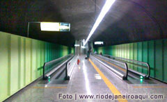 Esteira rolante no Metrô de Ipanema