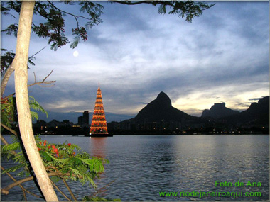 Árvore de Natal da Lago Rodrigo de Freitas no Rio de Janeiro
