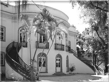 Fachada com salão oval da casa da Marquesa de Santos
