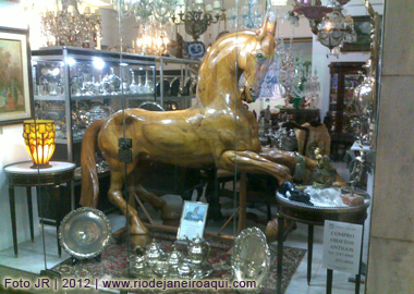 Cavalo esculpido em madeira que pertenceu ao Presidente Figueiredo