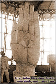Mão da estátua do Cristo Redentor na época da construção