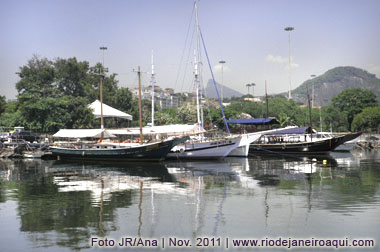Enseada da Glória - Barcos ancorados na marina