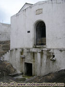 Pátio e caixa d´agua em frente às prisões - Fortaleza de Santa Cruz