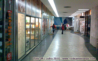 Galeria do edifício Marques do Herval, onde situam-se duas boas livrarias no centro do Rio de Janeiro
