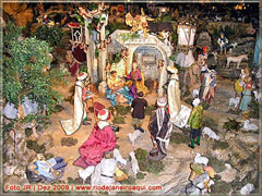 Cena do nascimento de Jesus perto da mangedoura com José, Maria e os Reis Magos