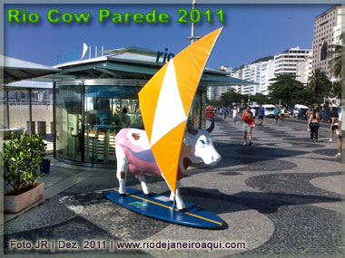 Rio cow parade | Vaca windsurfista na Av. Atlântica