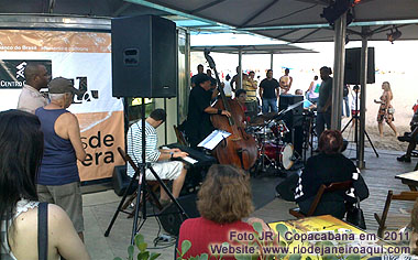 Show de jazz em quiosque na Praia de Copacabana