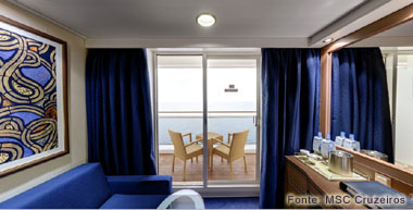 Cabine ou quarto de navio com varanda