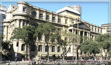 Biblioteca Nacional, onde aparece a fachada lateral e frontal