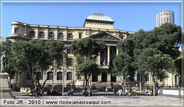 Edifício da Biblioteca Nacional visto de frente