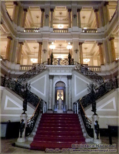 Biblioteca Nacional | Escadarias e átrio central