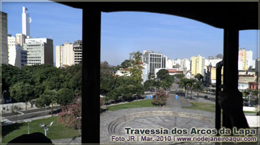 Vista obtida do bonde de Santa Teresa ao passar sobre os Arcos da Lapa