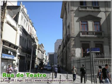 Rua do Teatro esquina com Largo de São Francisco