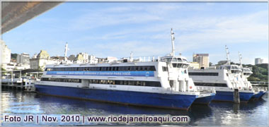 Modernas barcas catamaras de passageiros para Rio e Niteroi
