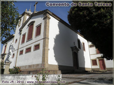 Facaha frontal e lateral da Igreja do Convento de Santa Teresa