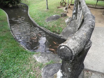 Jardins romanticos e fantasiosos, com pontes, riachos e pequenos lagos, típicos do final do século 19