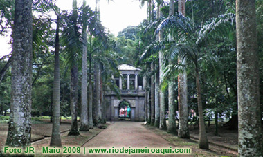 Frontão da antiga Academia Real de Belas Artes no Jardim Botânico