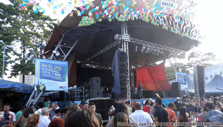 Palco para show de forró e música popular