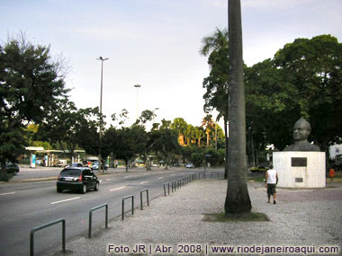 Busto de Getúlio Vargas em frente ao seu Memorial 