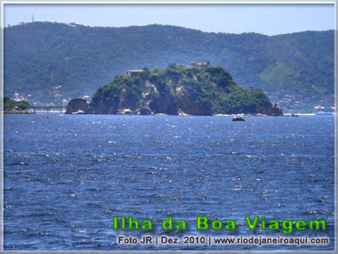 Ilha de Boa Viagem e sua ponte de ligação, ambas vistas do mar