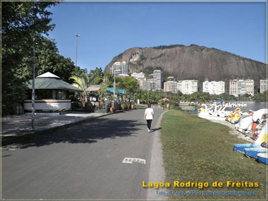 Quiosques e pedalinhos ás margens da lagoa rodrigo de freitas