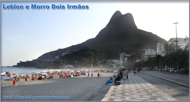 Leblon tendo ao fundo o Morro Dois Irmãos