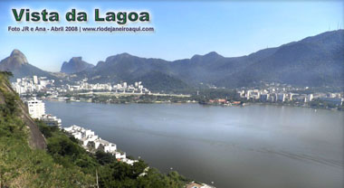 Vista da Lagoa Rodrigo de Freitas tendo ao fundo o Jockey Club, Jardim Botânico e Gávea