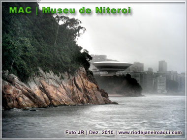 Mac de Niteroi visto mar