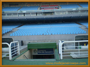 Tunel do campo do maracanã, arquibancadas e tribuna de honra