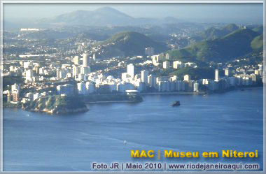 MAC | Museu de Niteroi visto em foto panorâmica